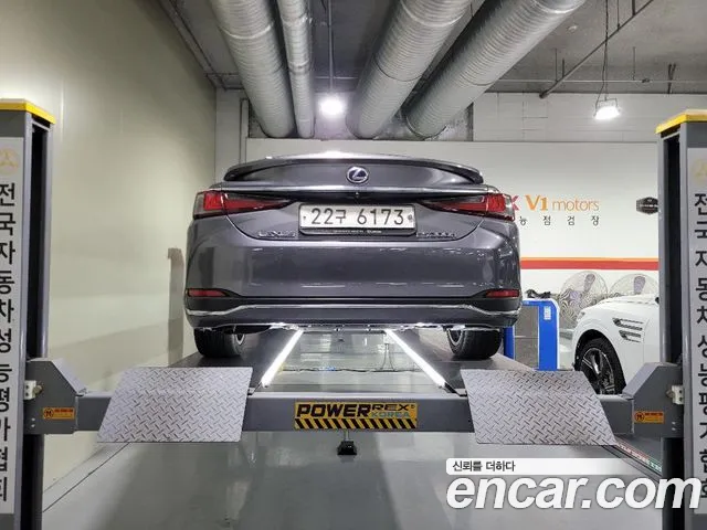 Lexus ES 2018 thumb 2