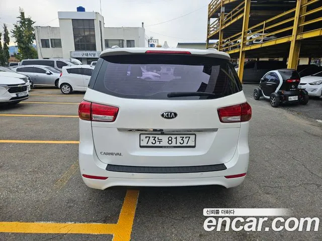 Kia Carnival 2014 thumb 4