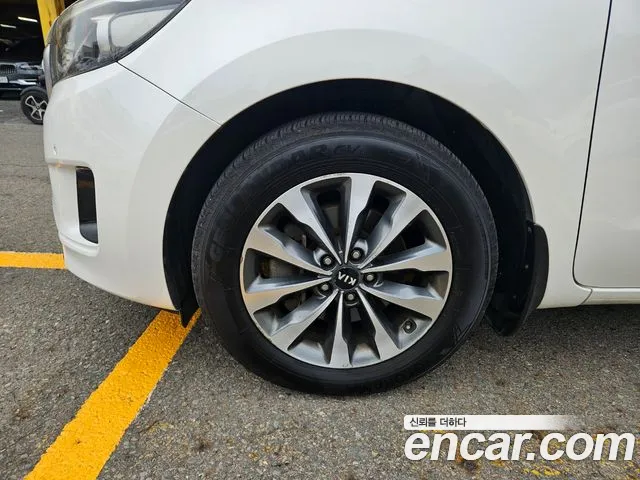 Kia Carnival 2014 thumb 5