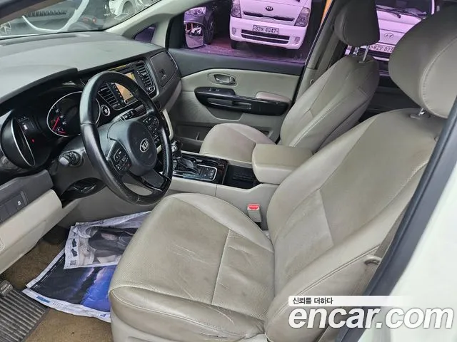 Kia Carnival 2014 thumb 10