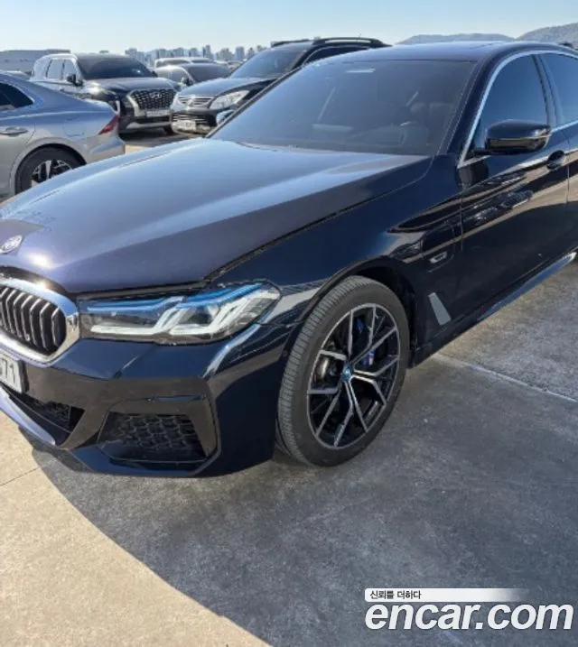 BMW 5-Series 2022 thumb 2