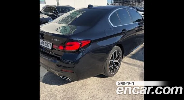BMW 5-Series 2022 thumb 7