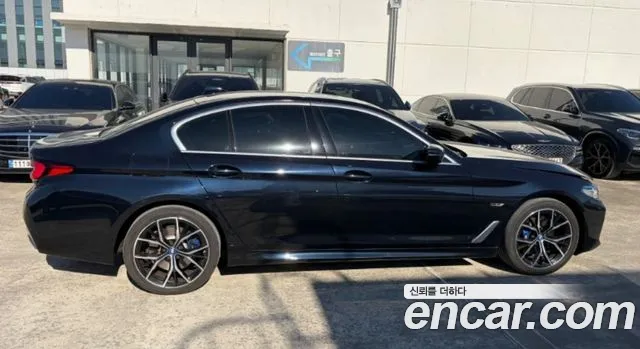 BMW 5-Series 2022 thumb 8