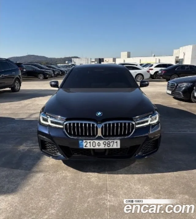 BMW 5-Series 2022 thumb 12