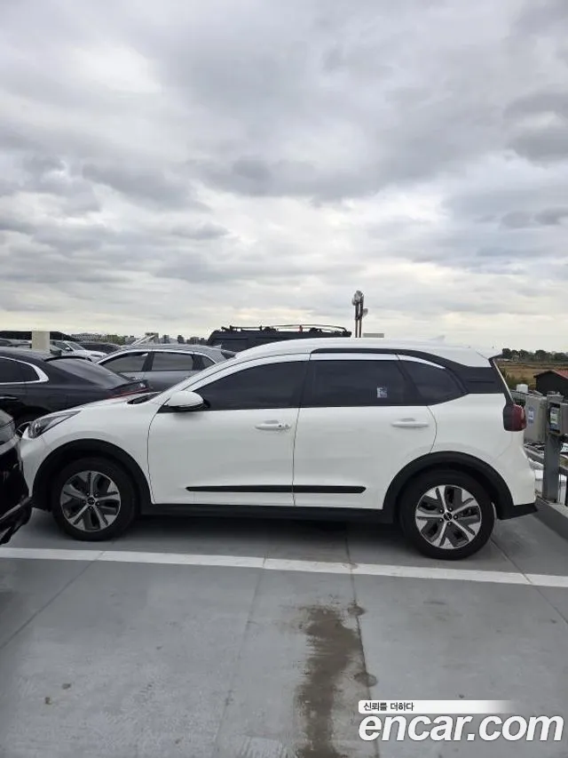 Kia Niro 2022 thumb 2