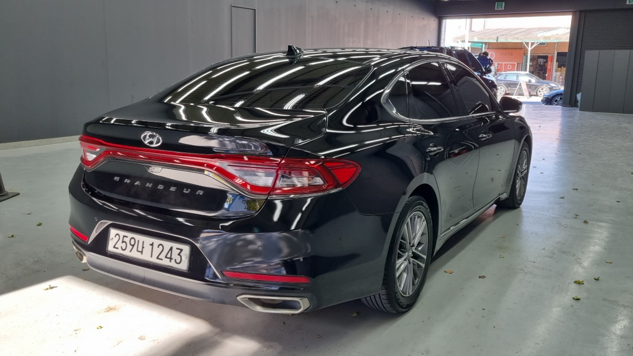 Hyundai Grandeur 2017 thumb 2