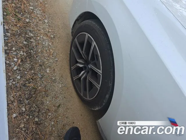 BMW i7 2023 thumb 2