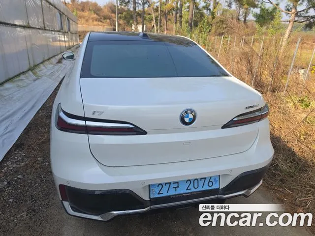 BMW i7 2023 thumb 3