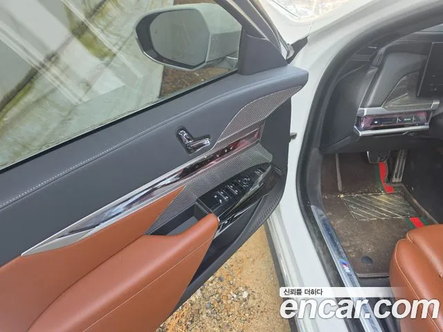 BMW i7 2023 thumb 5