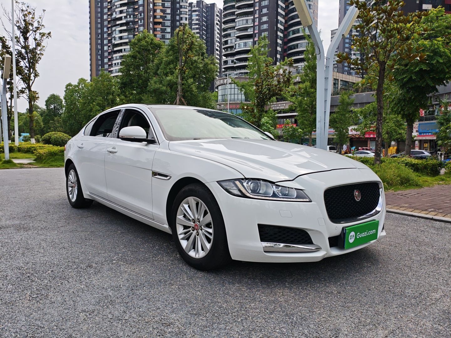 Jaguar XF 2019 thumb 3