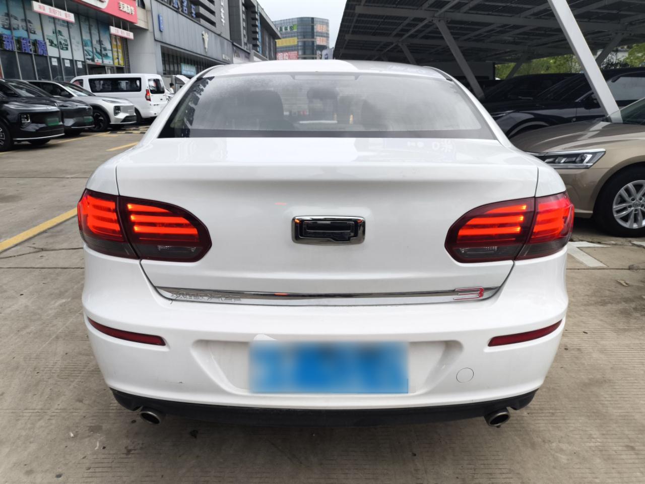 Qoros 3 2021 thumb 5