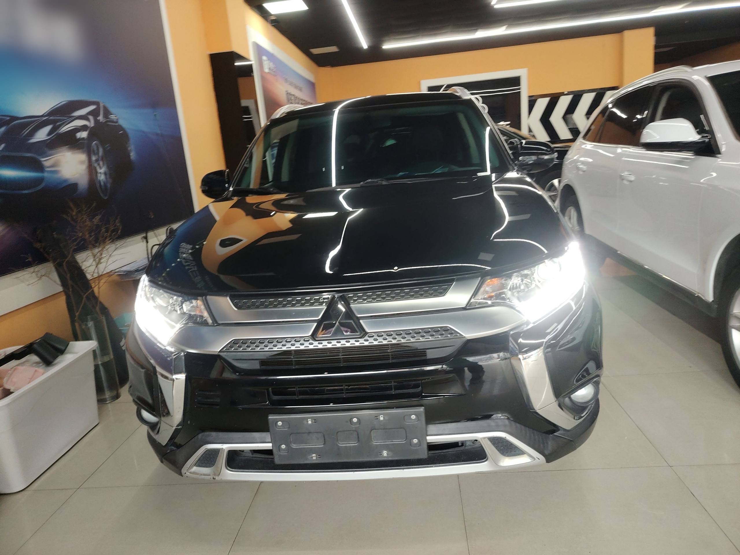 Mitsubishi Outlander 2019 thumb 2