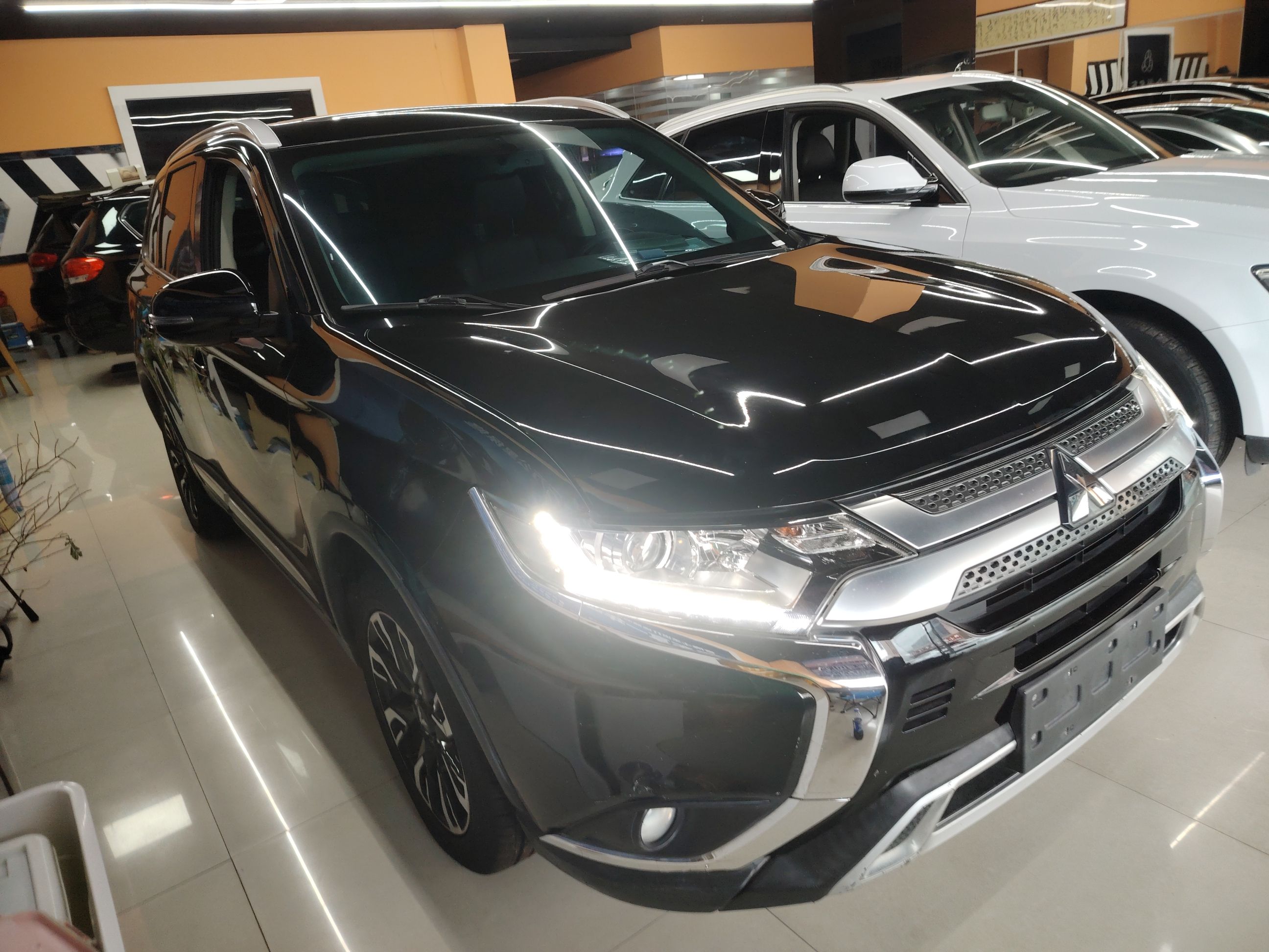 Mitsubishi Outlander 2019 thumb 3