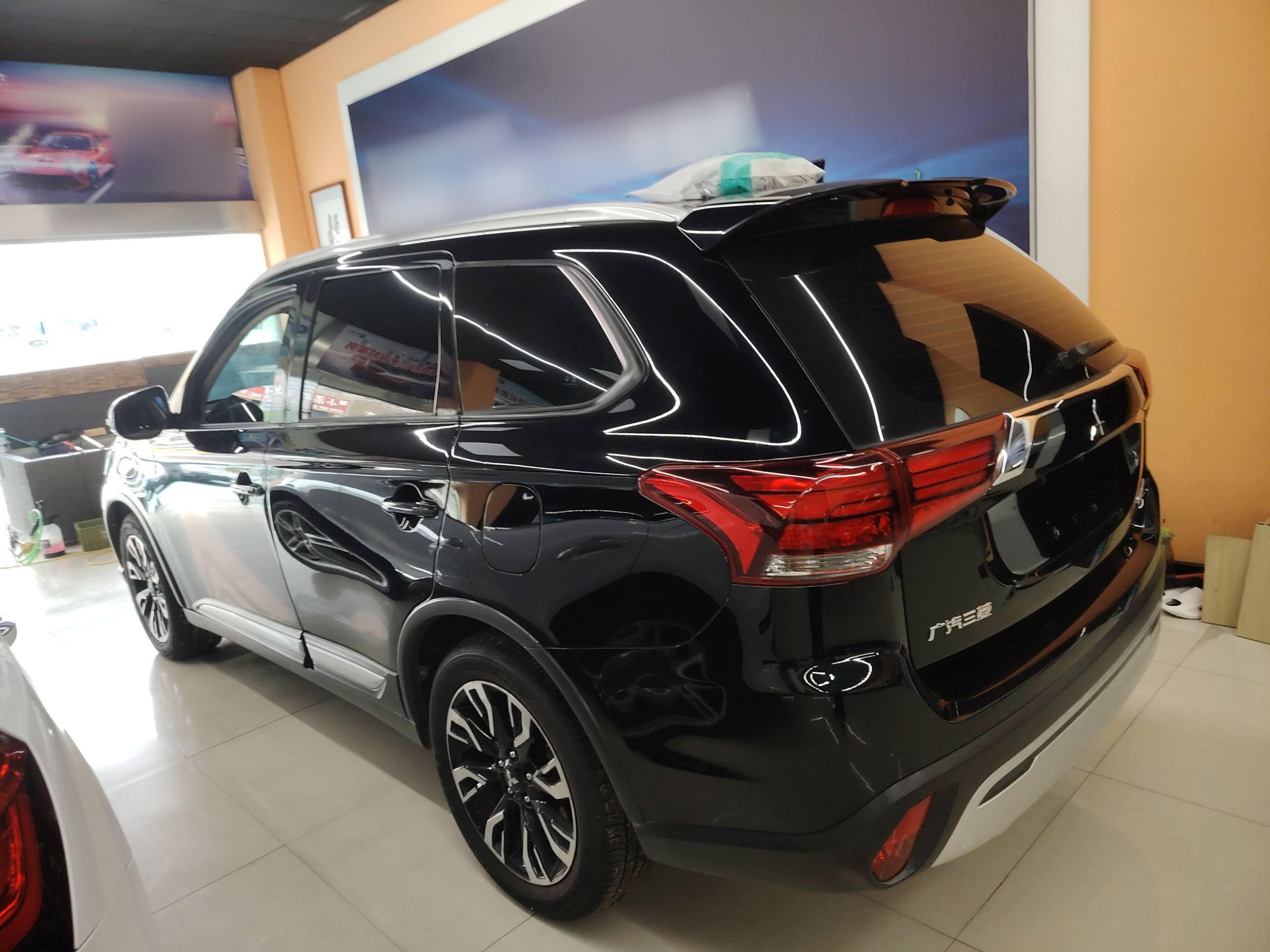 Mitsubishi Outlander 2019 thumb 4