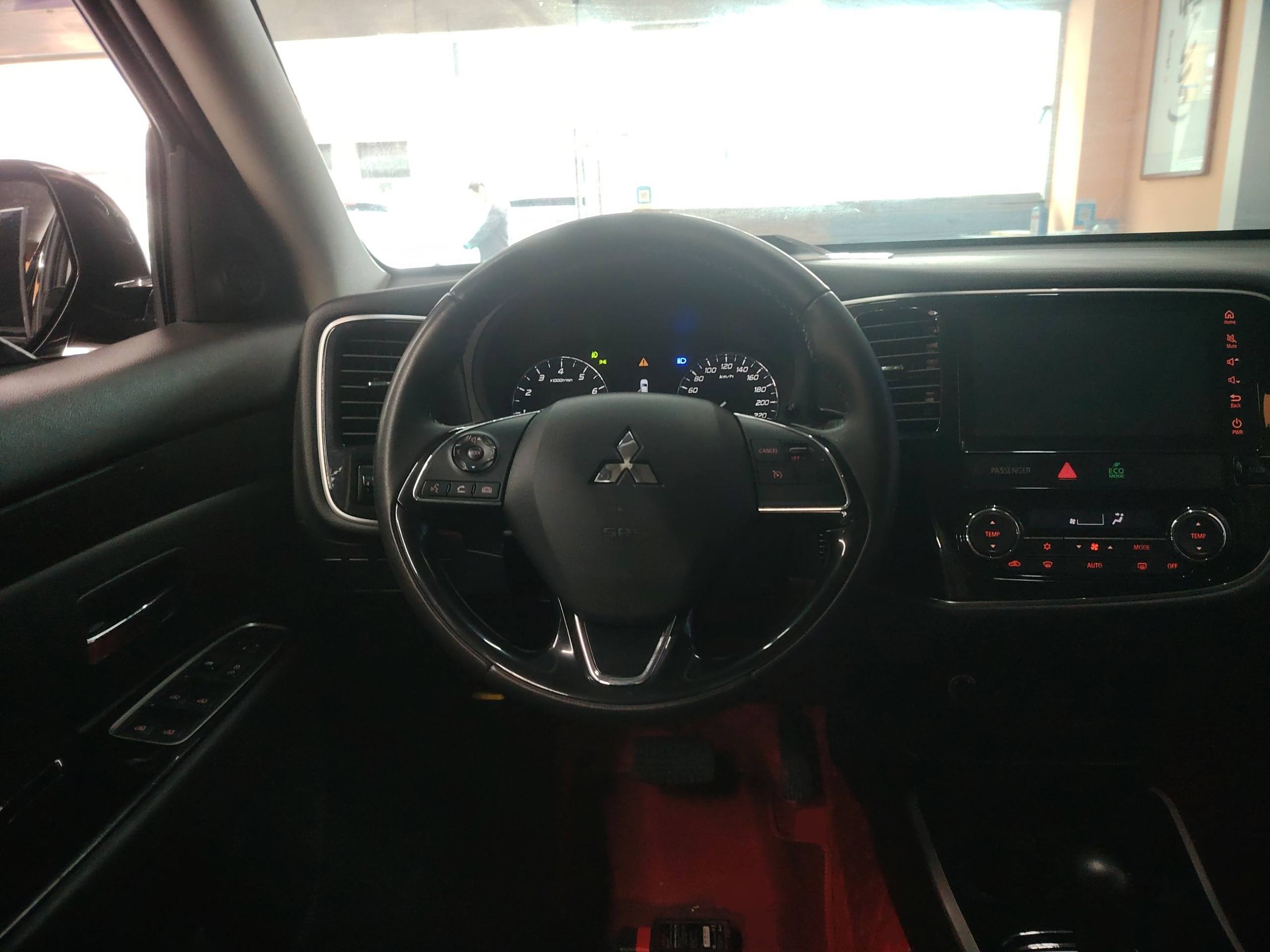 Mitsubishi Outlander 2019 thumb 10
