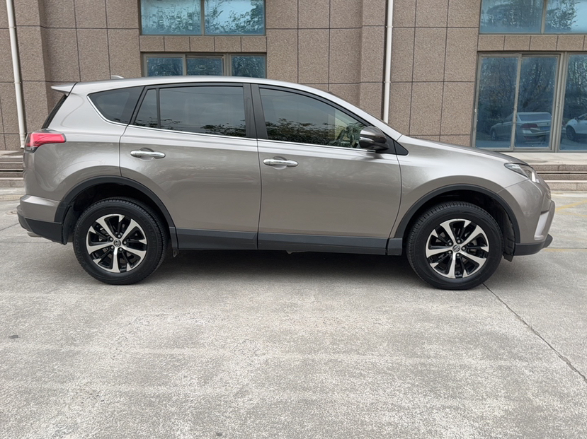 Toyota RAV4 2019 thumb 4