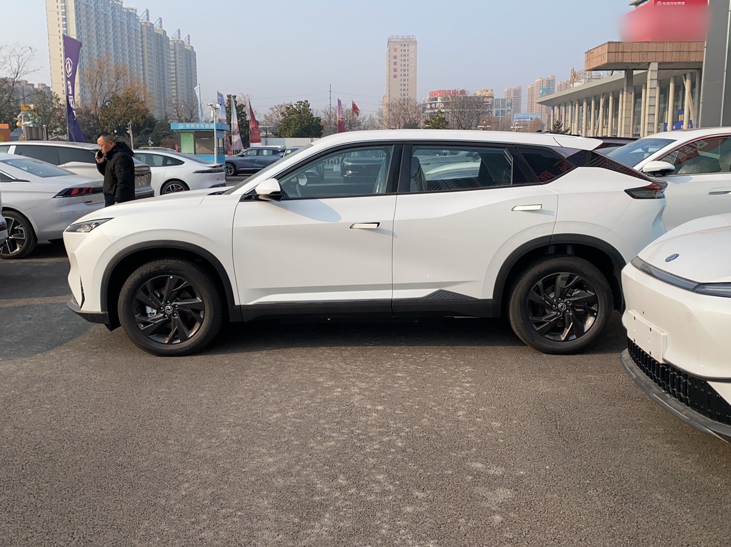 Dongfeng Aeolus SKY EV01 2024 thumb 6
