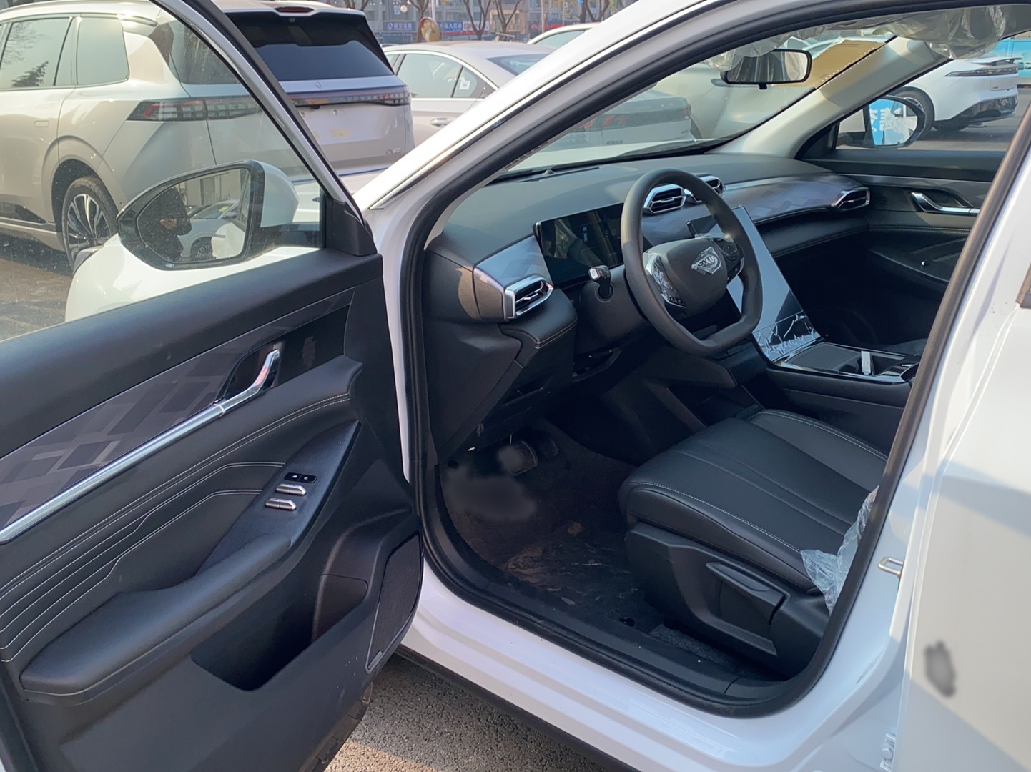 Dongfeng Aeolus SKY EV01 2024 thumb 8