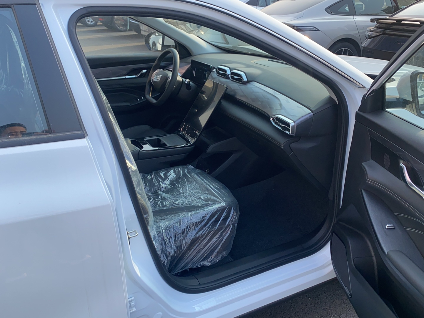 Dongfeng Aeolus SKY EV01 2024 thumb 10
