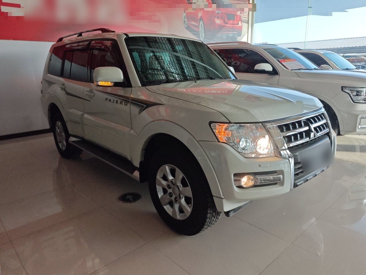 Mitsubishi Pajero 2019 thumb 3