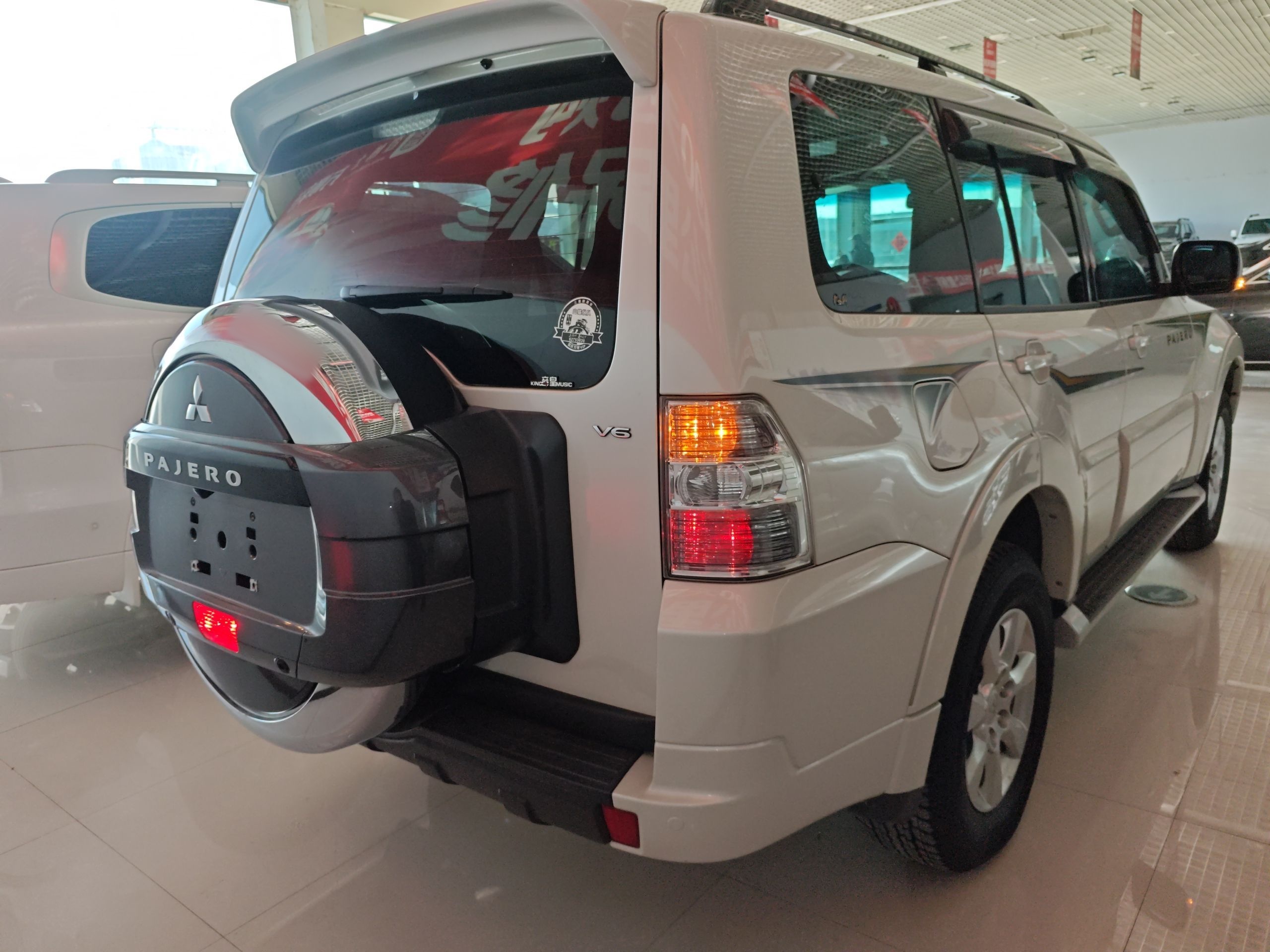 Mitsubishi Pajero 2019 thumb 5