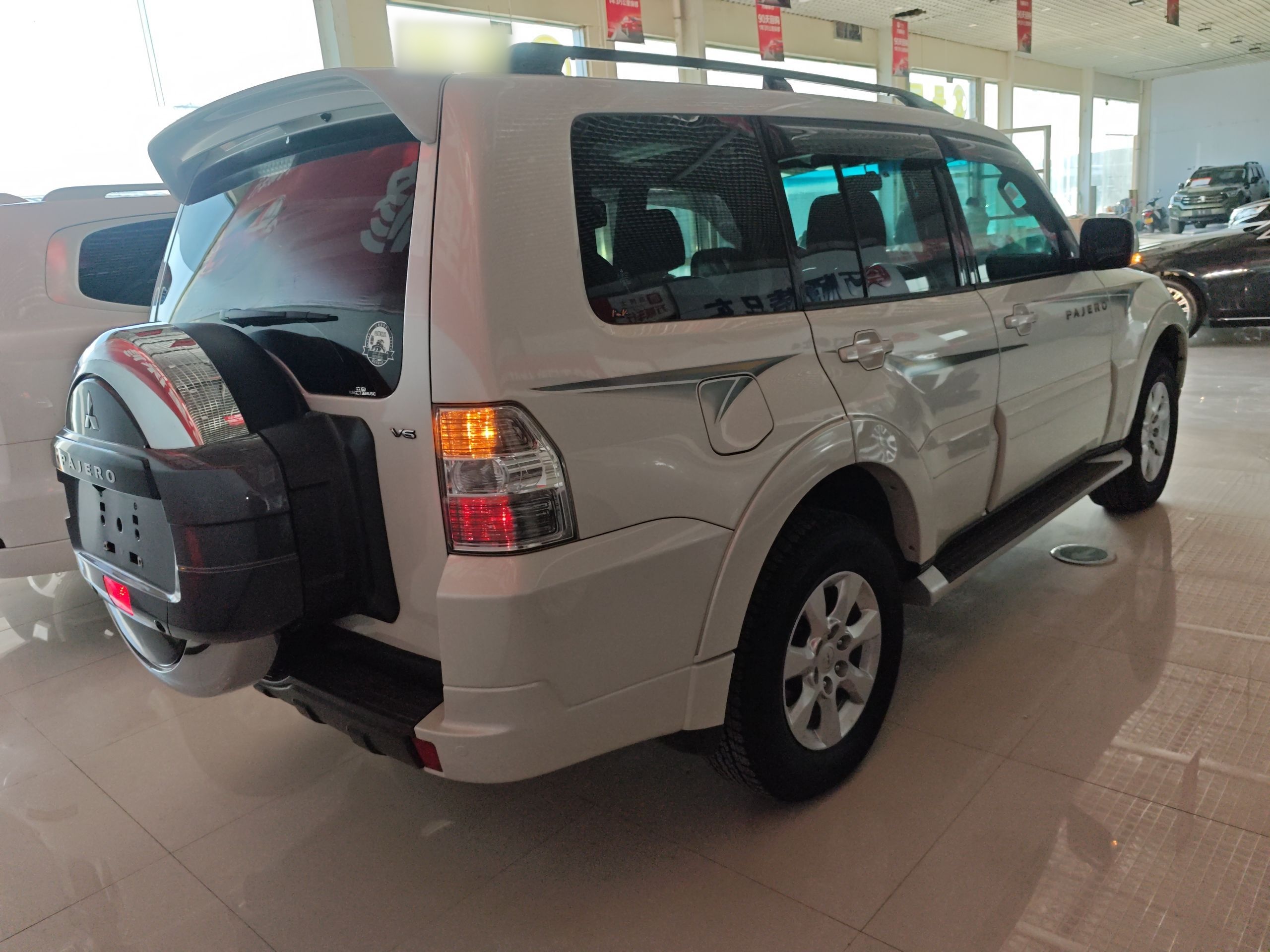 Mitsubishi Pajero 2019 thumb 6