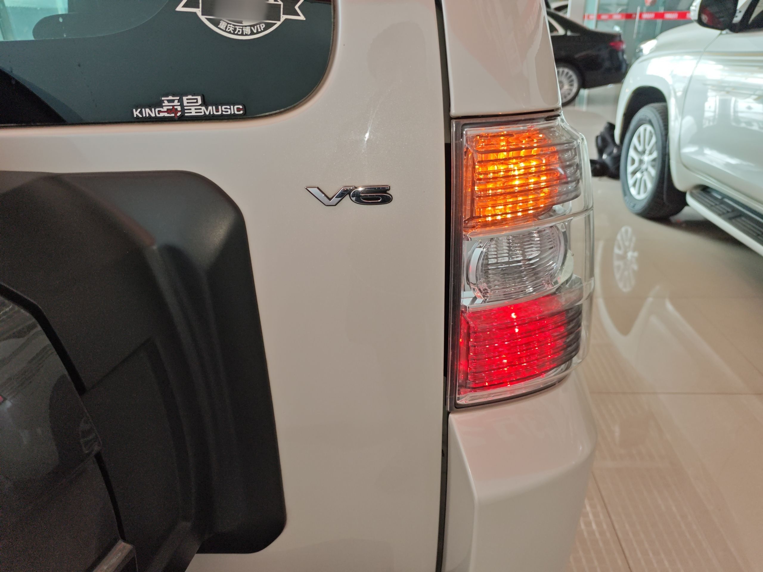 Mitsubishi Pajero 2019 thumb 7