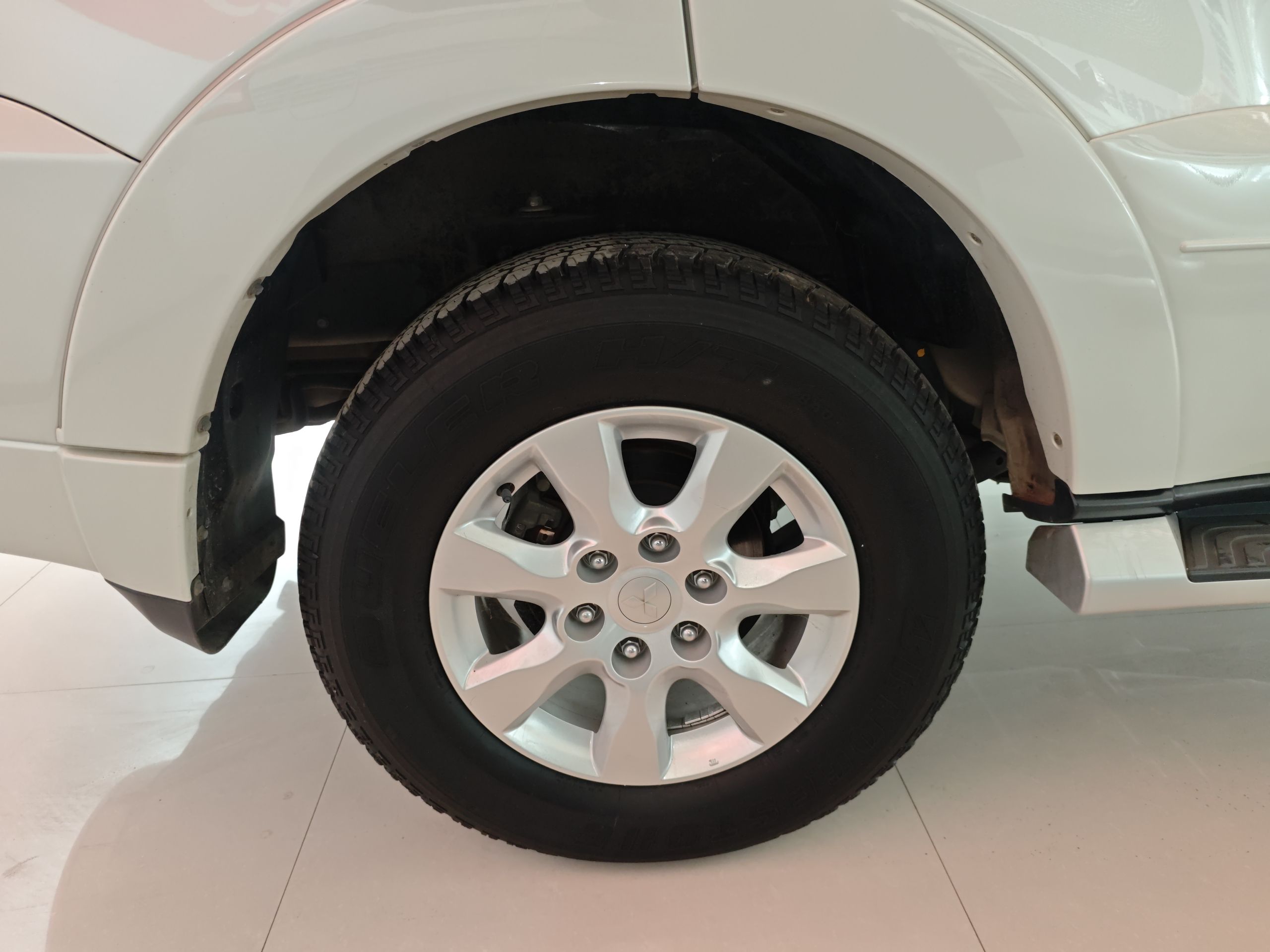 Mitsubishi Pajero 2019 thumb 9