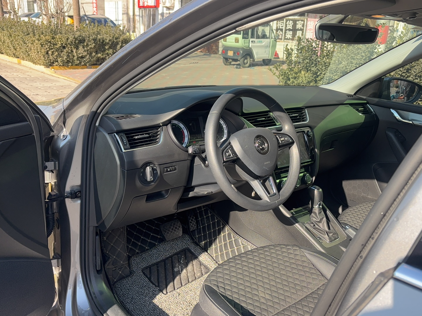 Skoda Octavia 2019 thumb 9