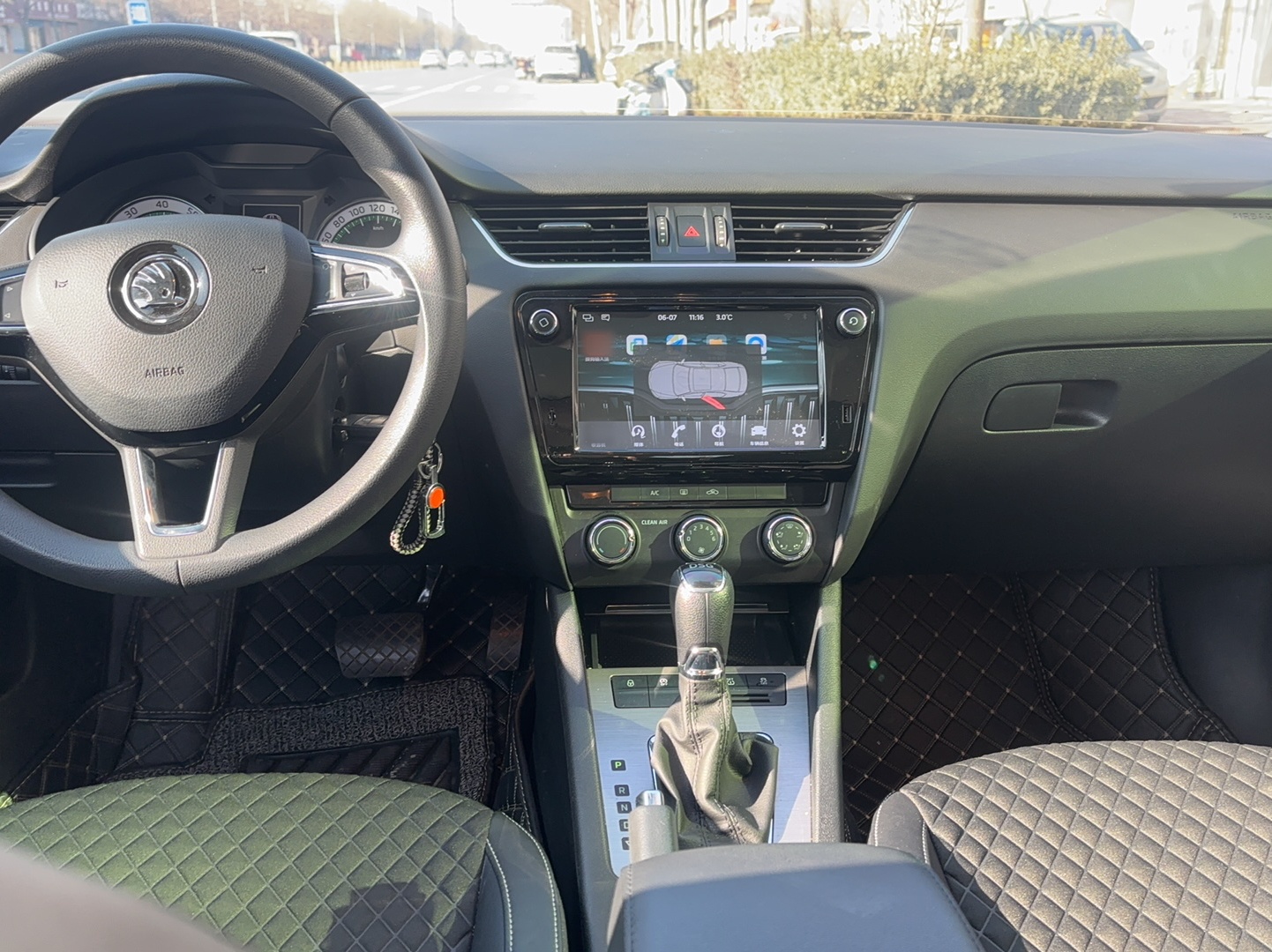 Skoda Octavia 2019 thumb 10