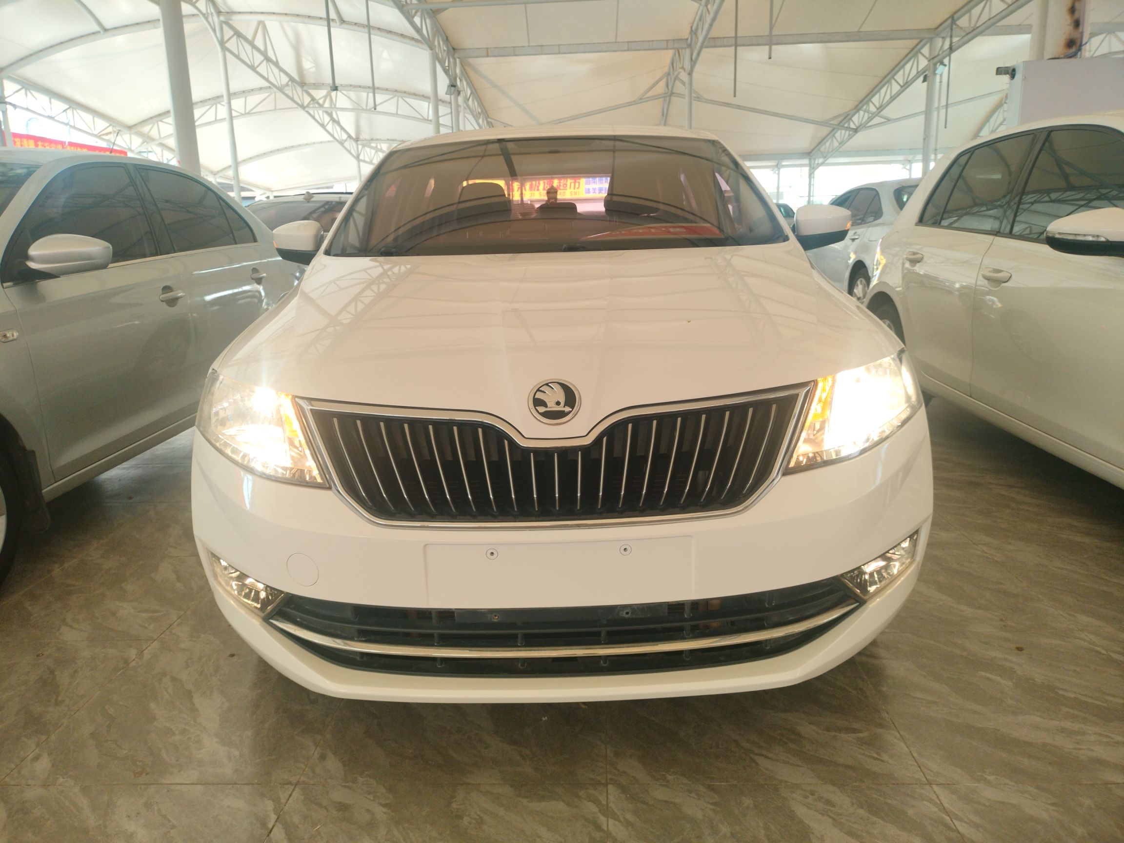 Skoda Rapid 2019 thumb 2