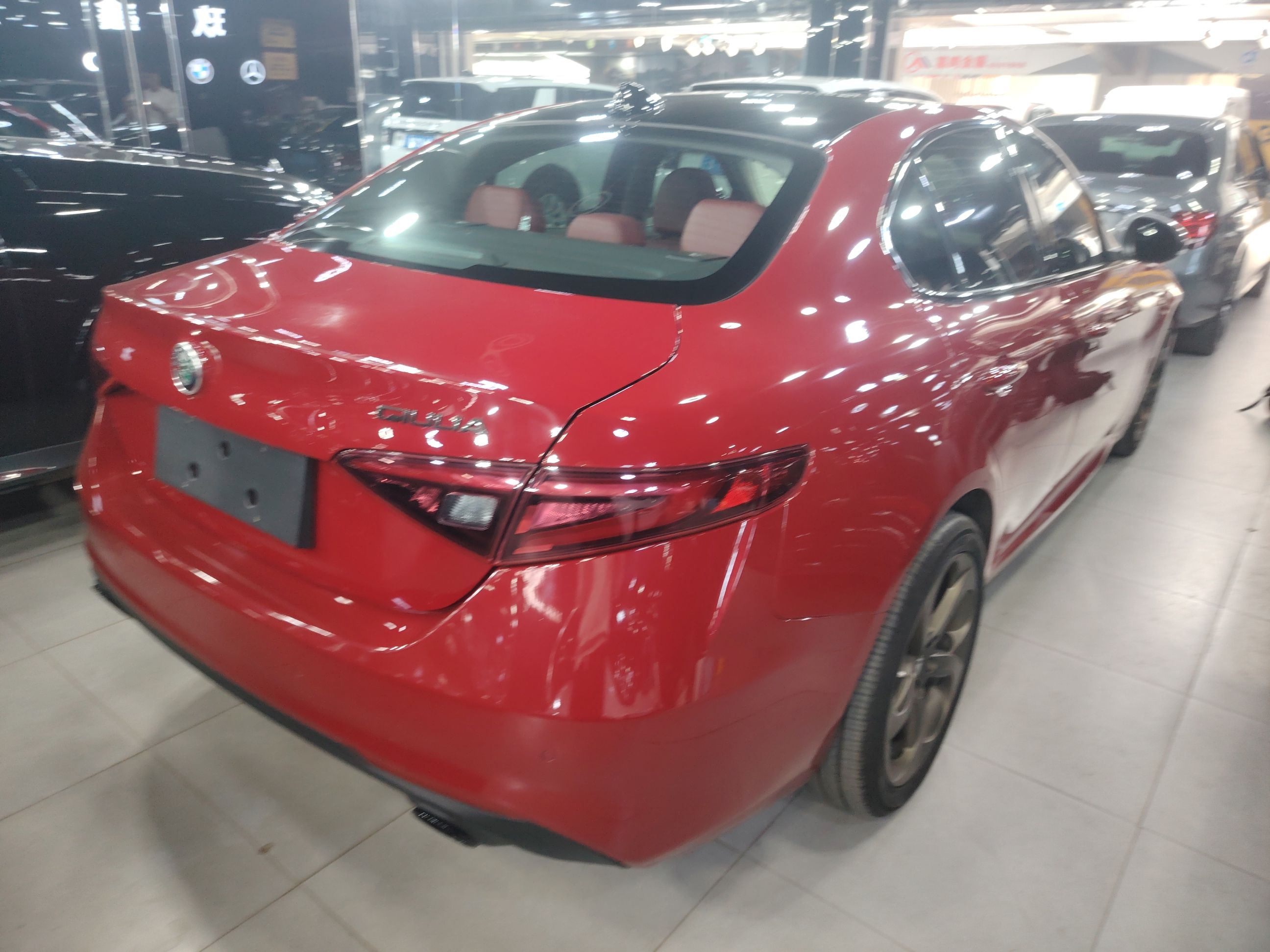 Alfa Romeo Giulia 2019 thumb 4