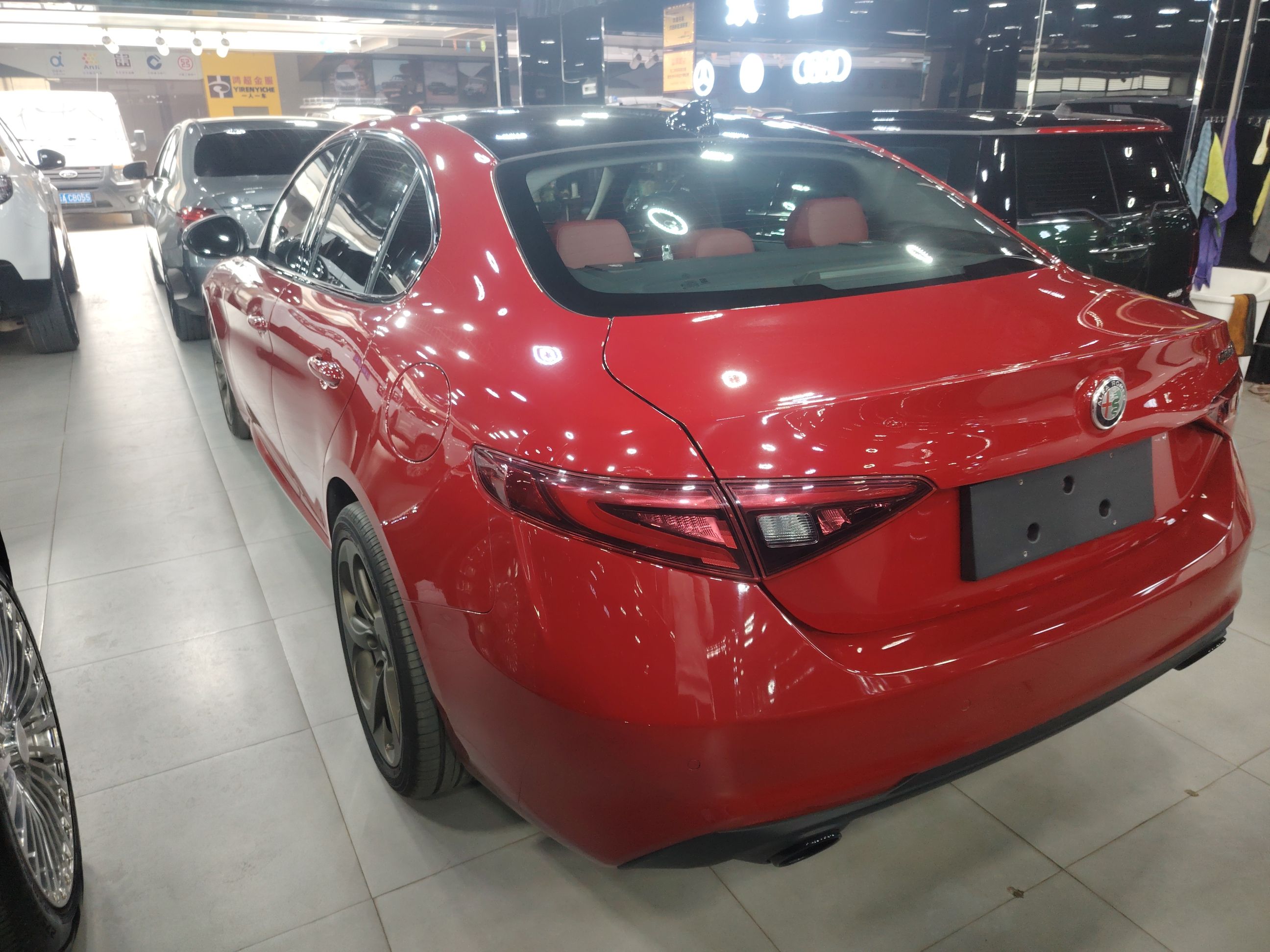 Alfa Romeo Giulia 2019 thumb 6