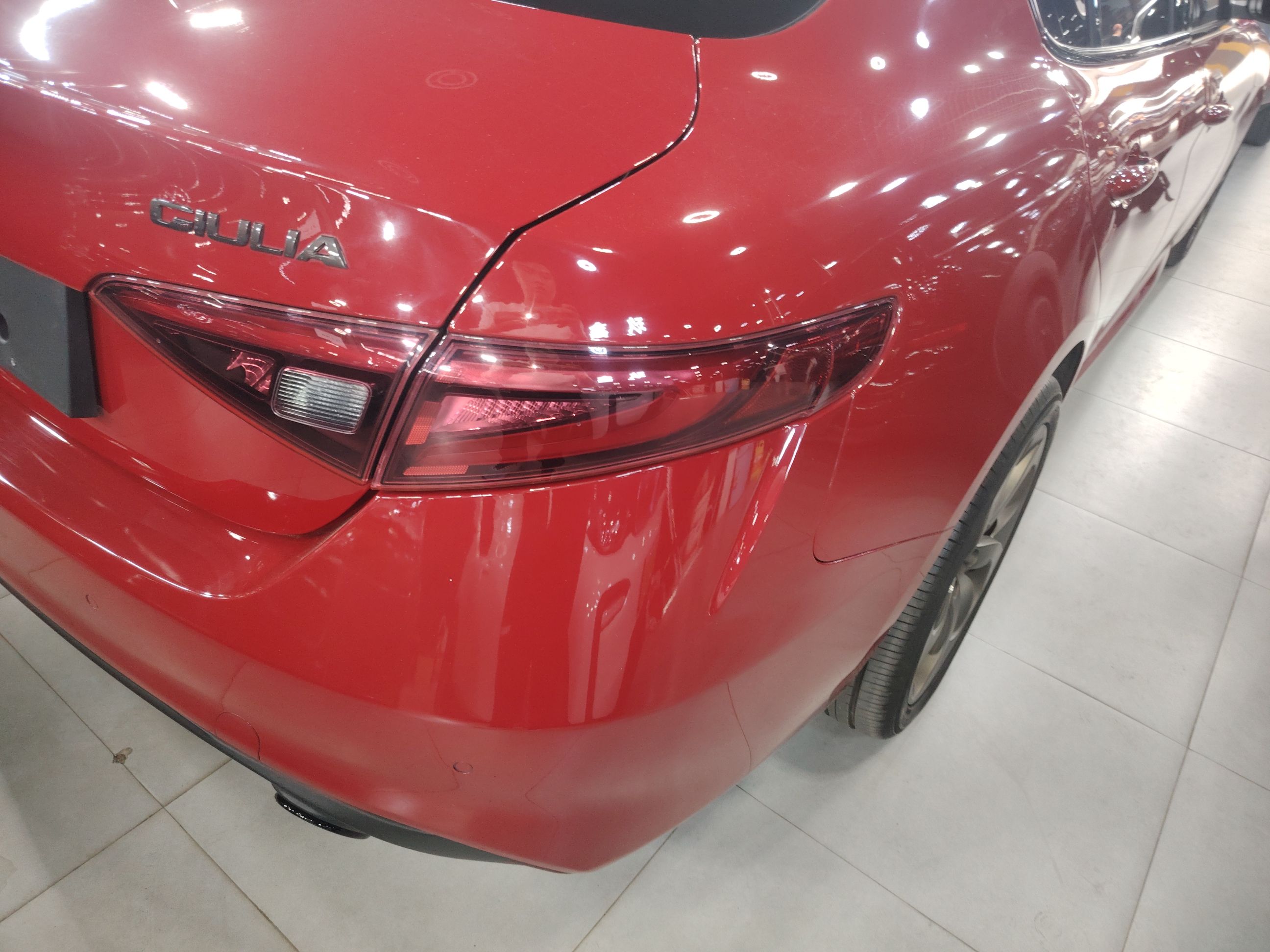 Alfa Romeo Giulia 2019 thumb 7