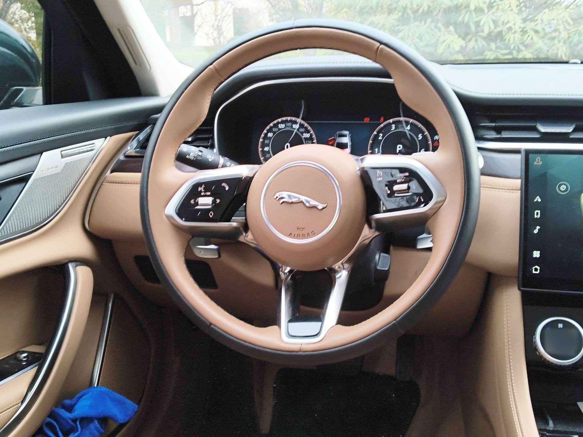 Jaguar XF 2024 thumb 9