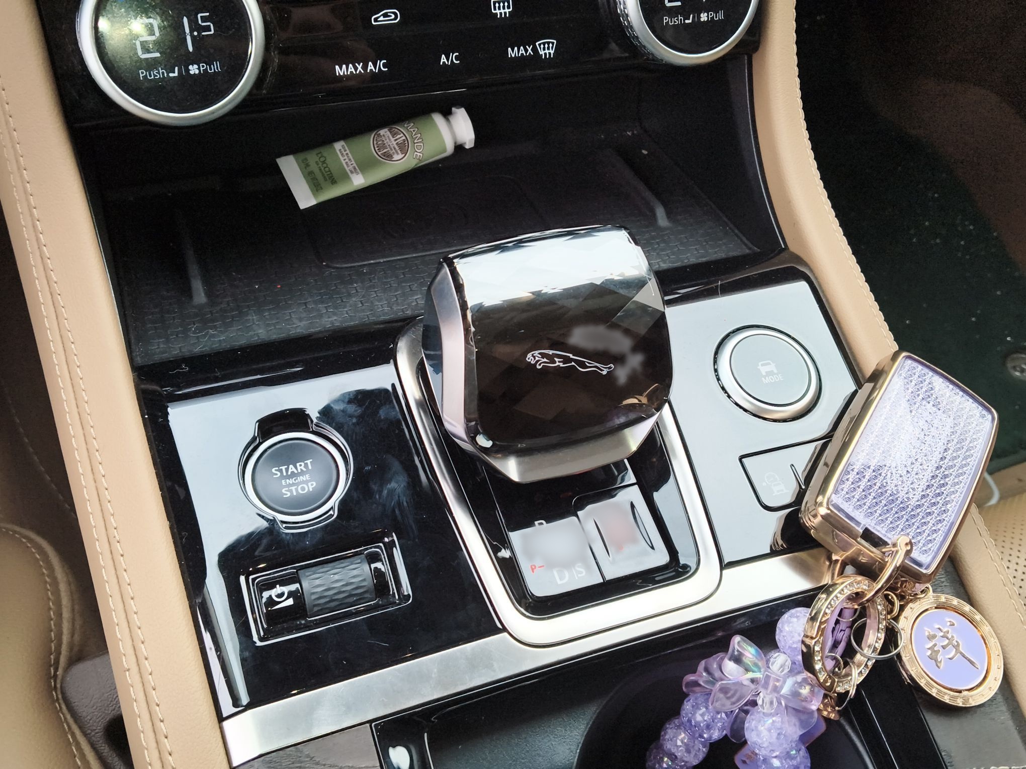 Jaguar XF 2024 thumb 12