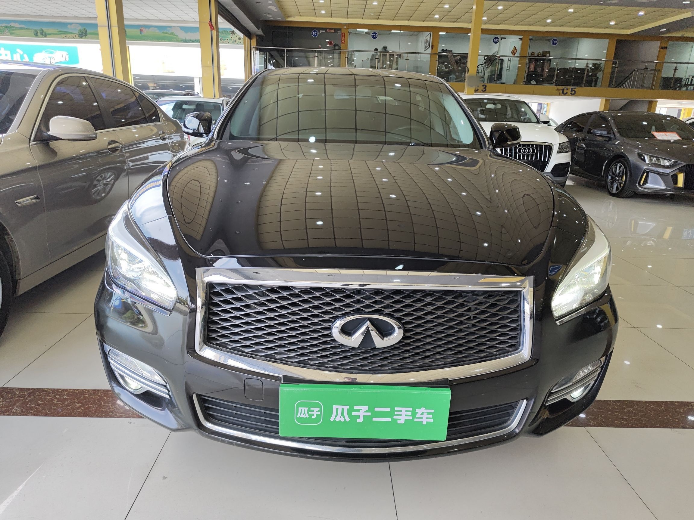 Infiniti Q70 2019 thumb 2