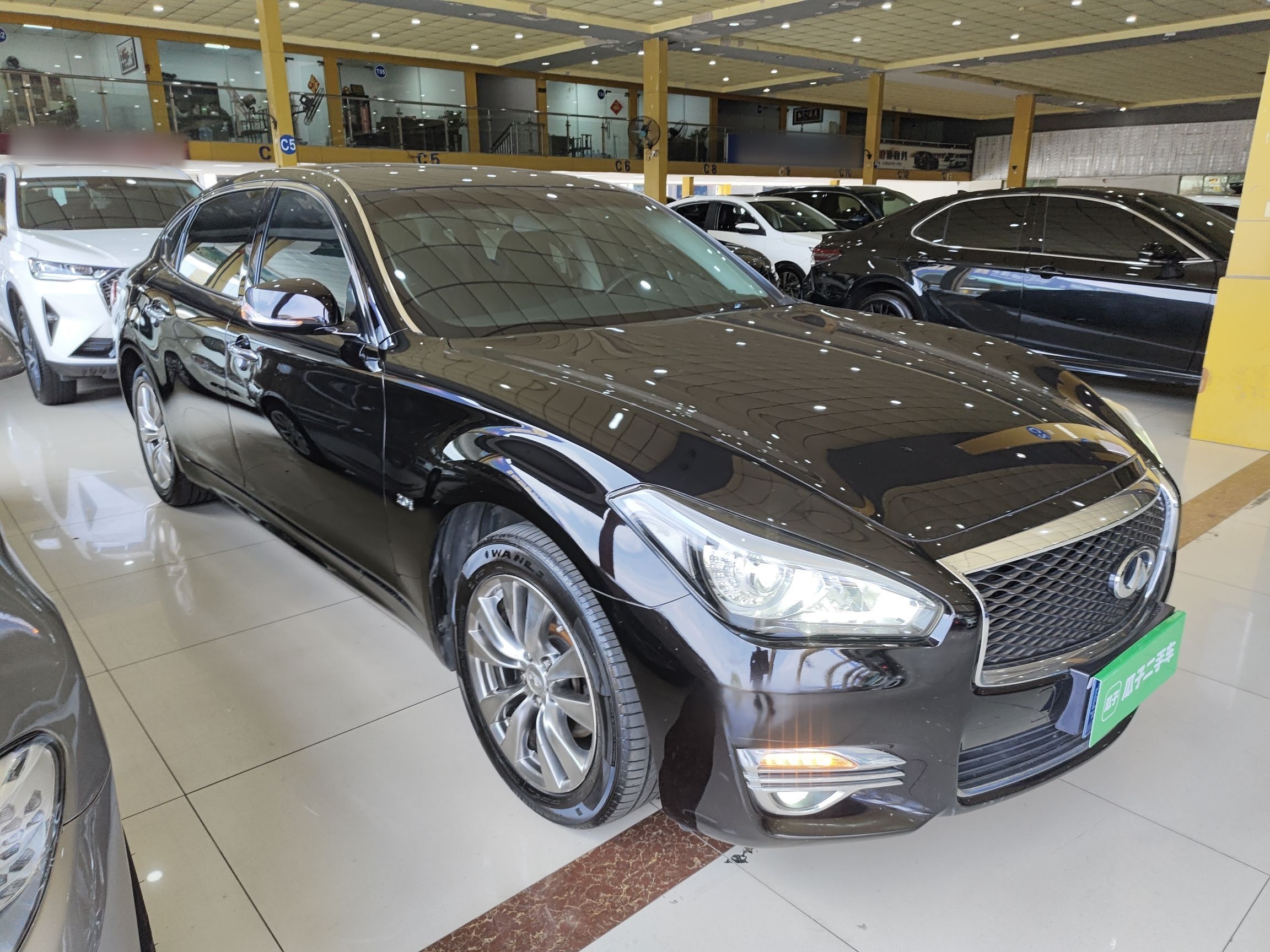 Infiniti Q70 2019 thumb 3