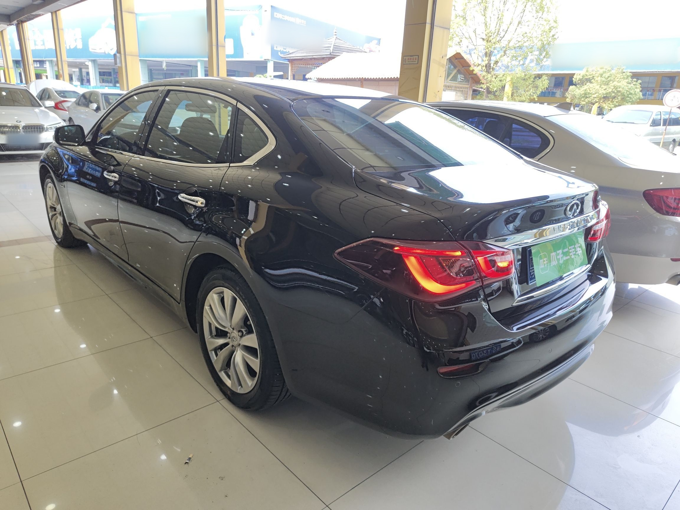 Infiniti Q70 2019 thumb 4