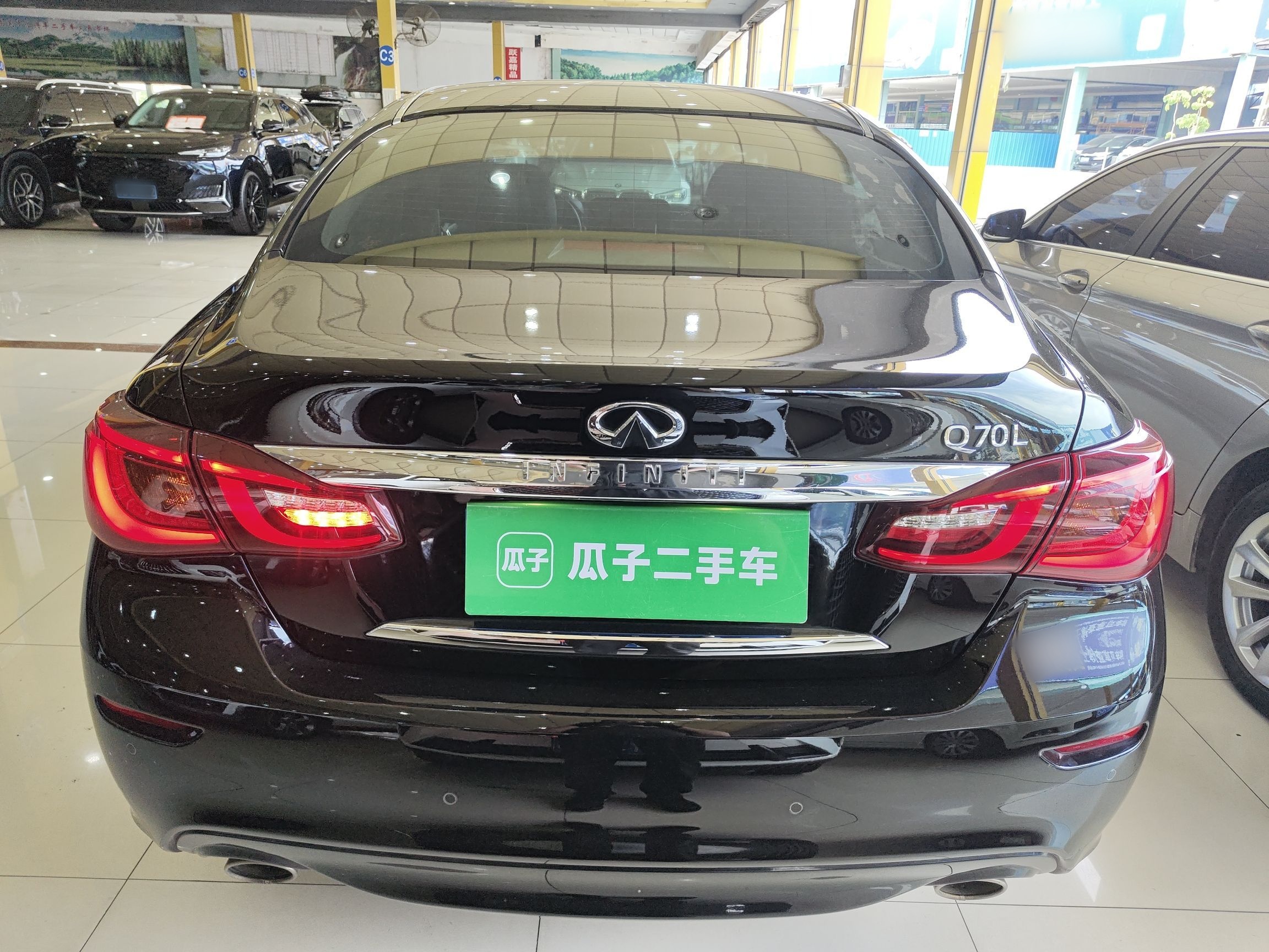 Infiniti Q70 2019 thumb 5
