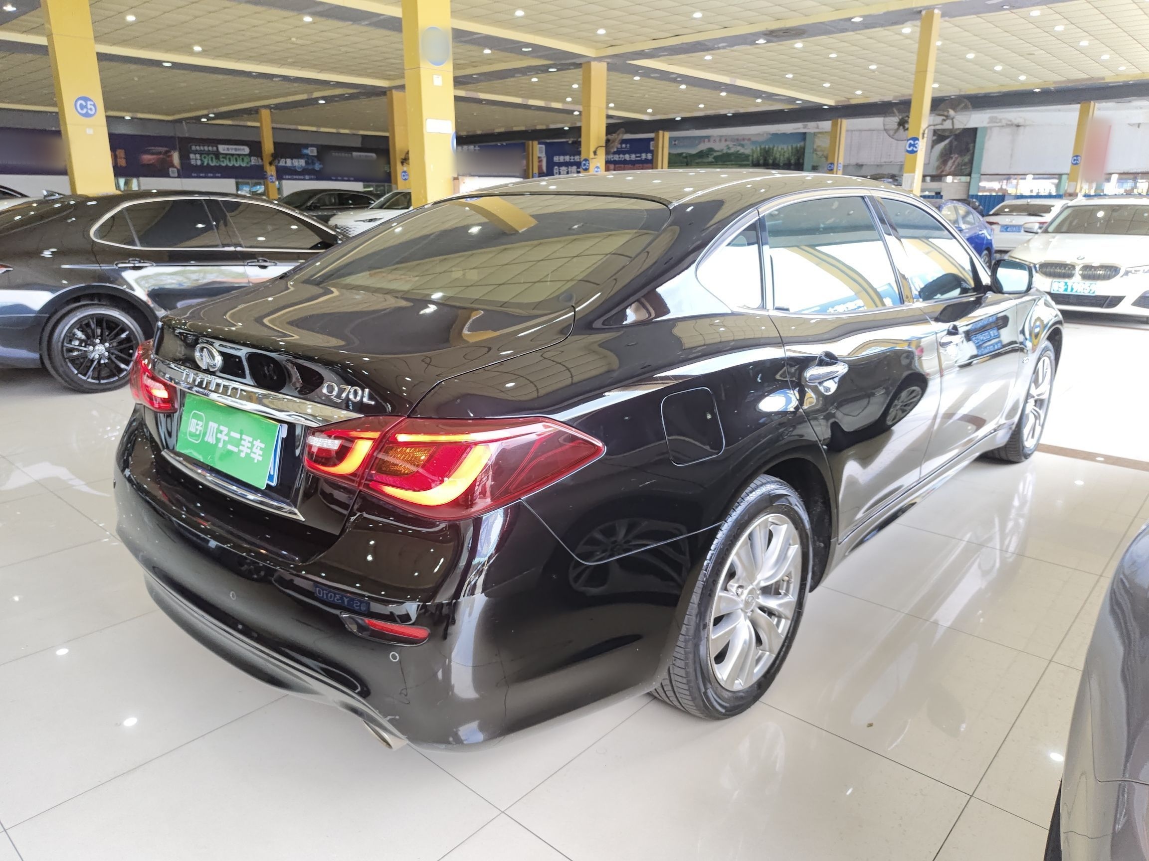 Infiniti Q70 2019 thumb 6
