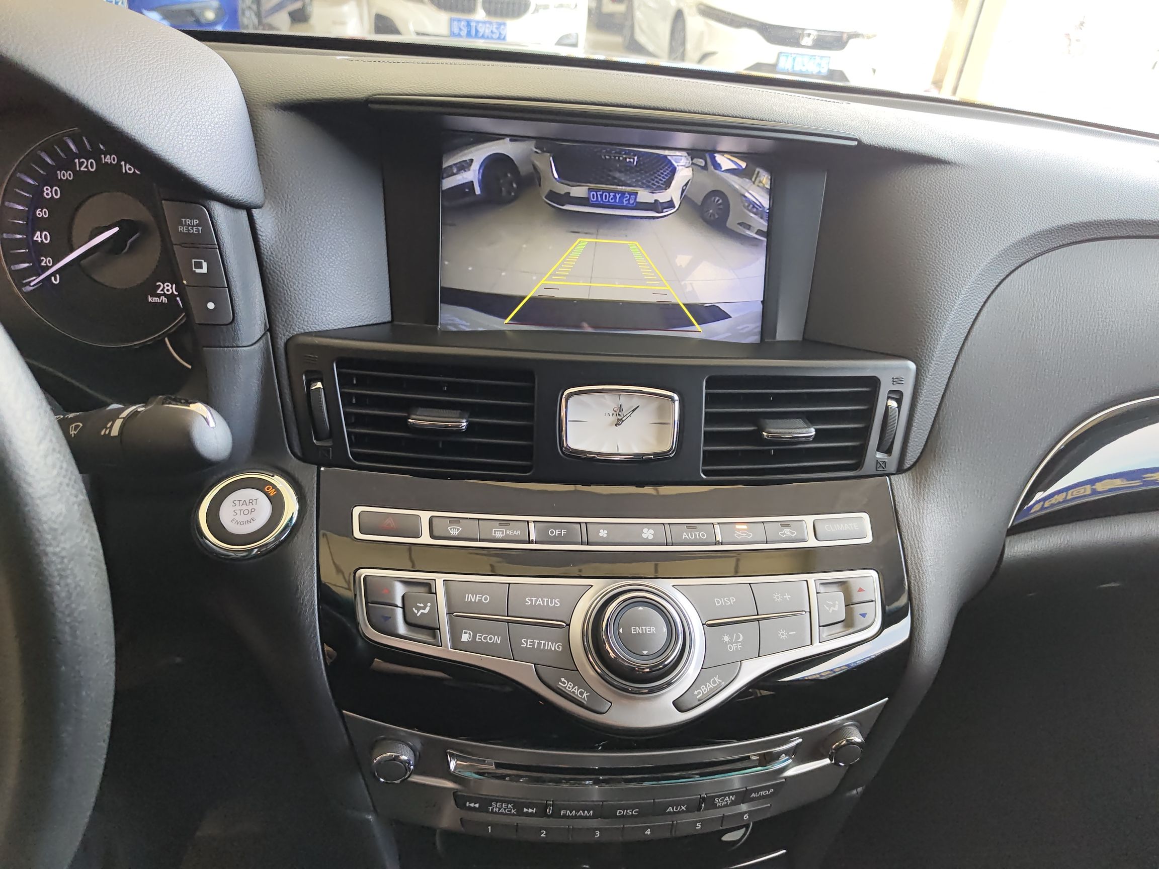 Infiniti Q70 2019 thumb 12