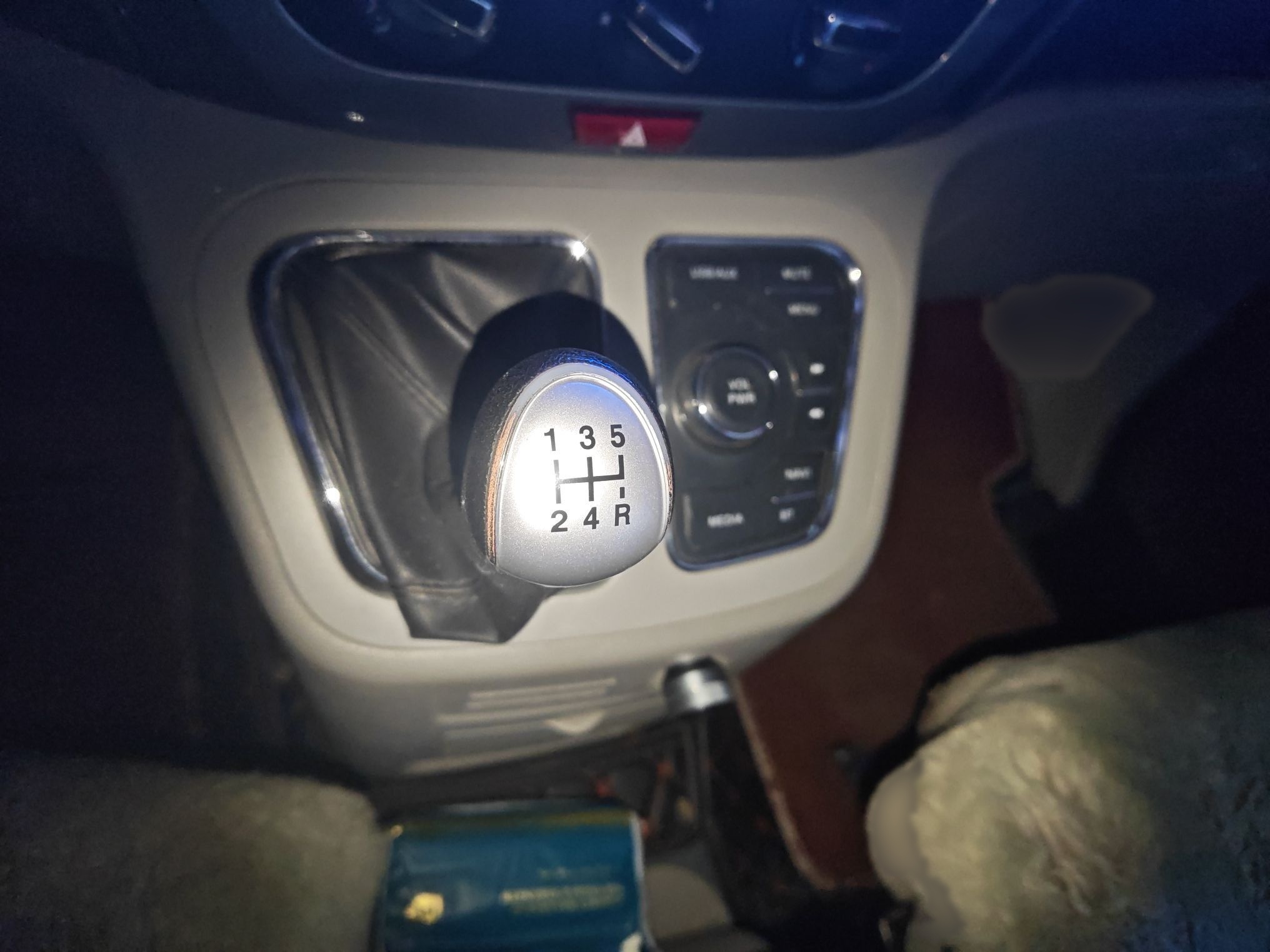 JAC Refine M3 2019 thumb 12