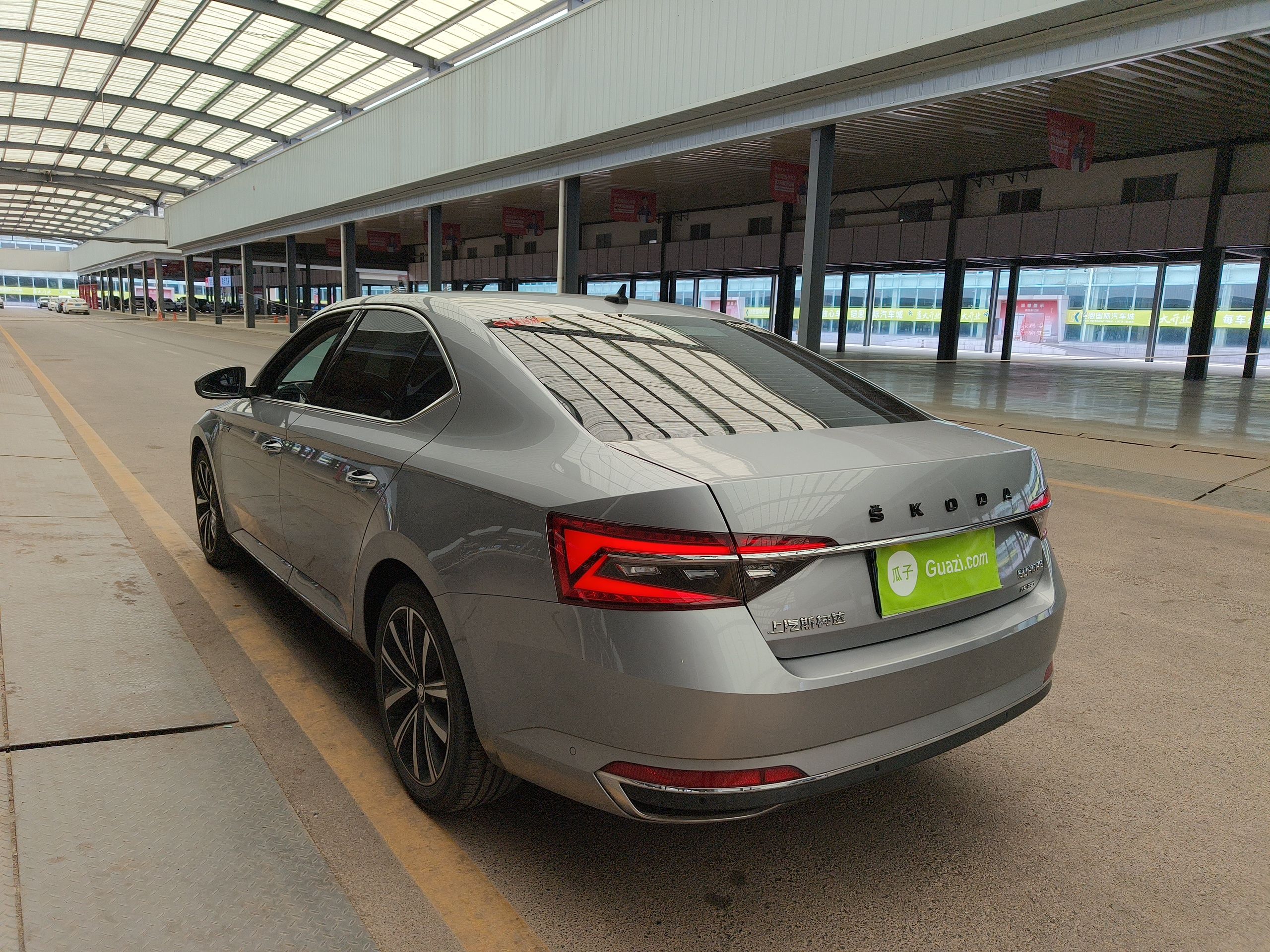 Skoda Superb 2022 thumb 6