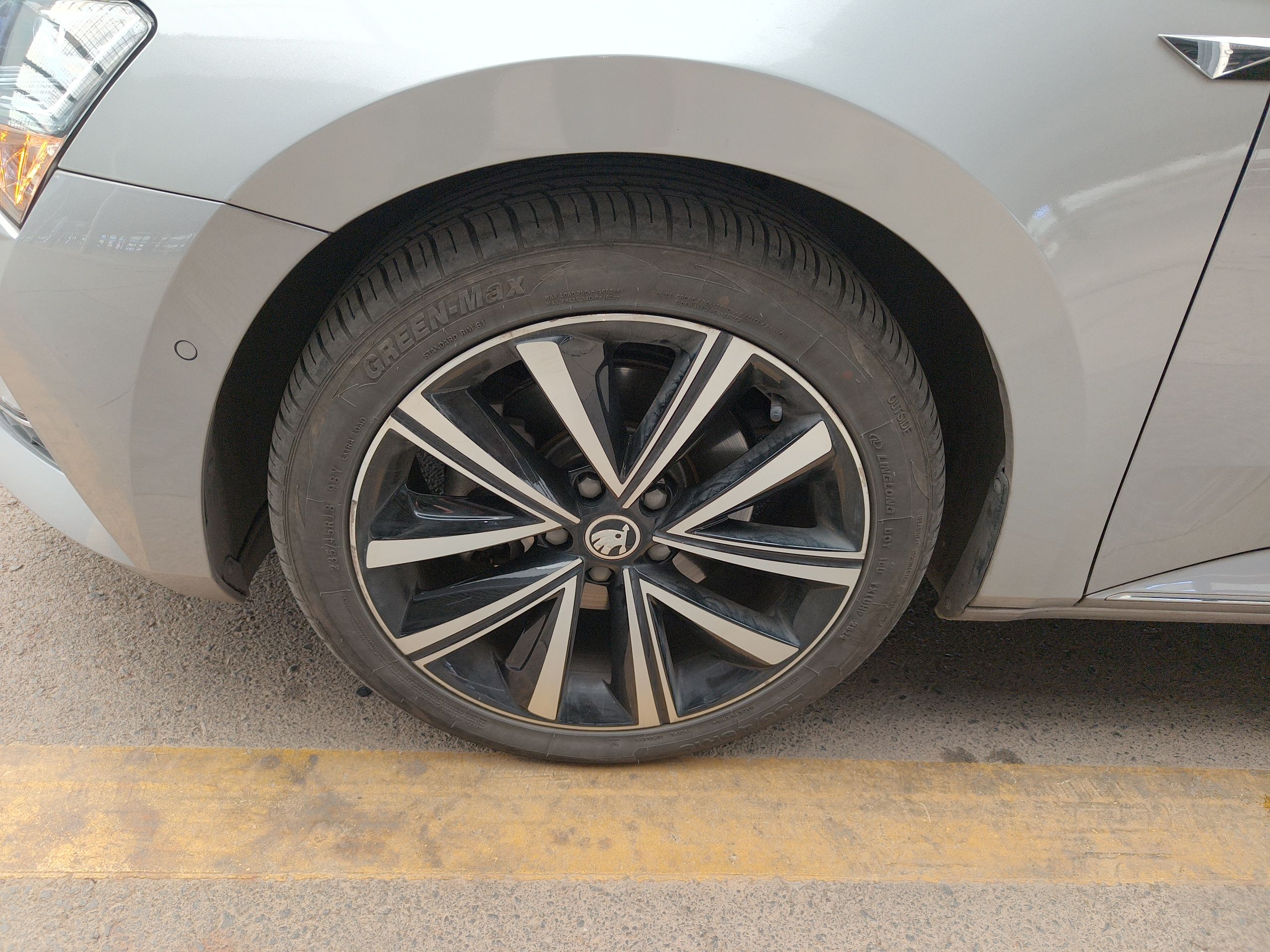 Skoda Superb 2022 thumb 8