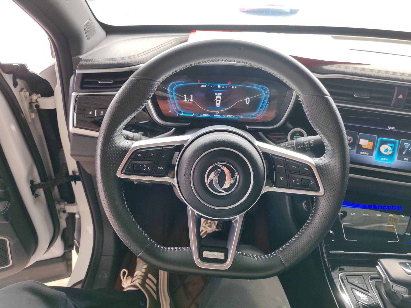 Dongfeng Fengon ix5 2019 thumb 10
